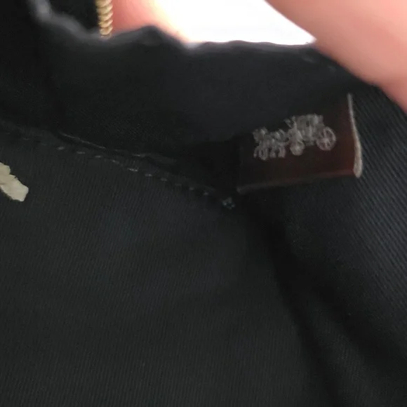 Adorable NWT Coach Tossed Daisy Dark Periwinkle Zippered Cosmetics Case 💙🌼🎁💚 - Picture 10 of 13